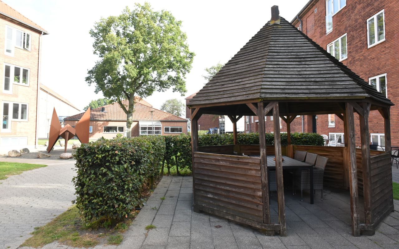 Pavillon og udendørsareal