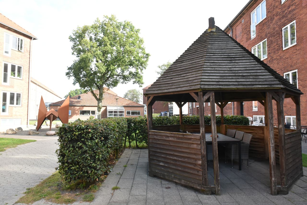 Pavillon og udendørsareal