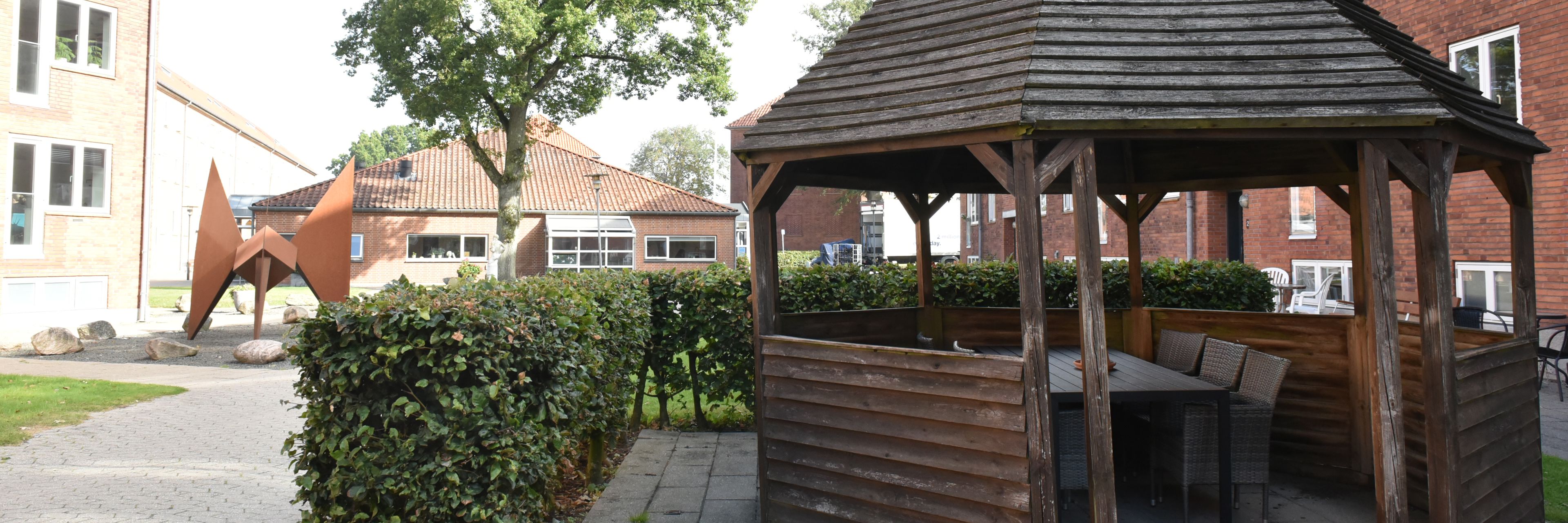 Pavillon og udendørsareal