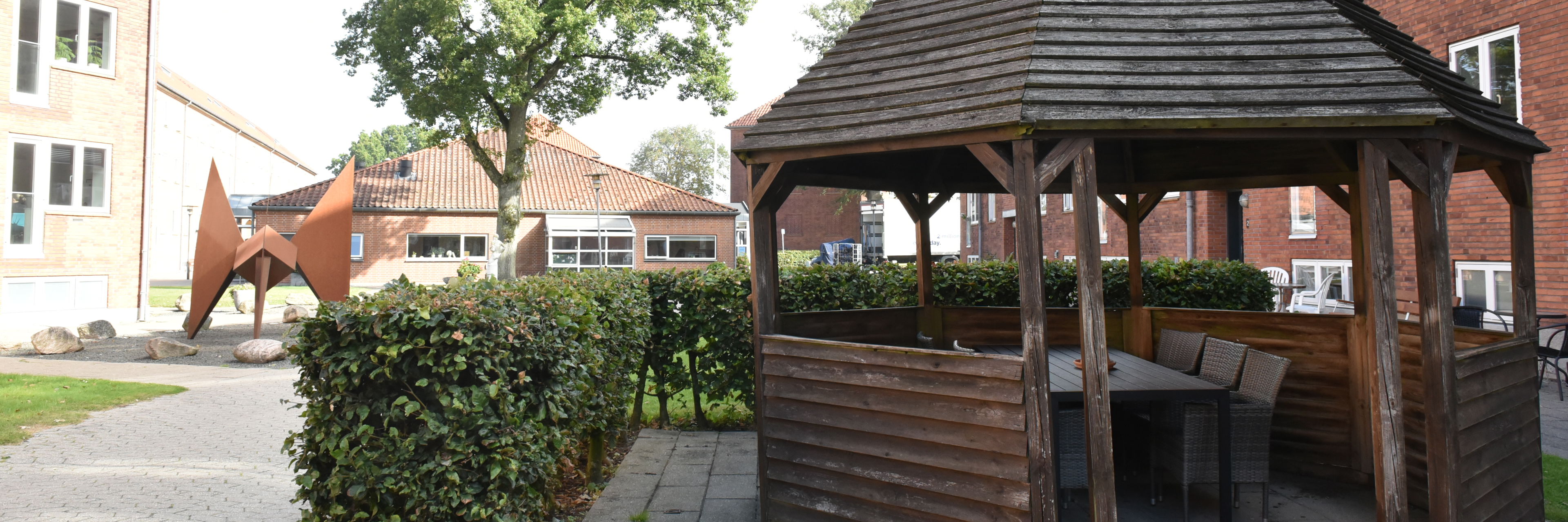 Pavillon og udendørsareal