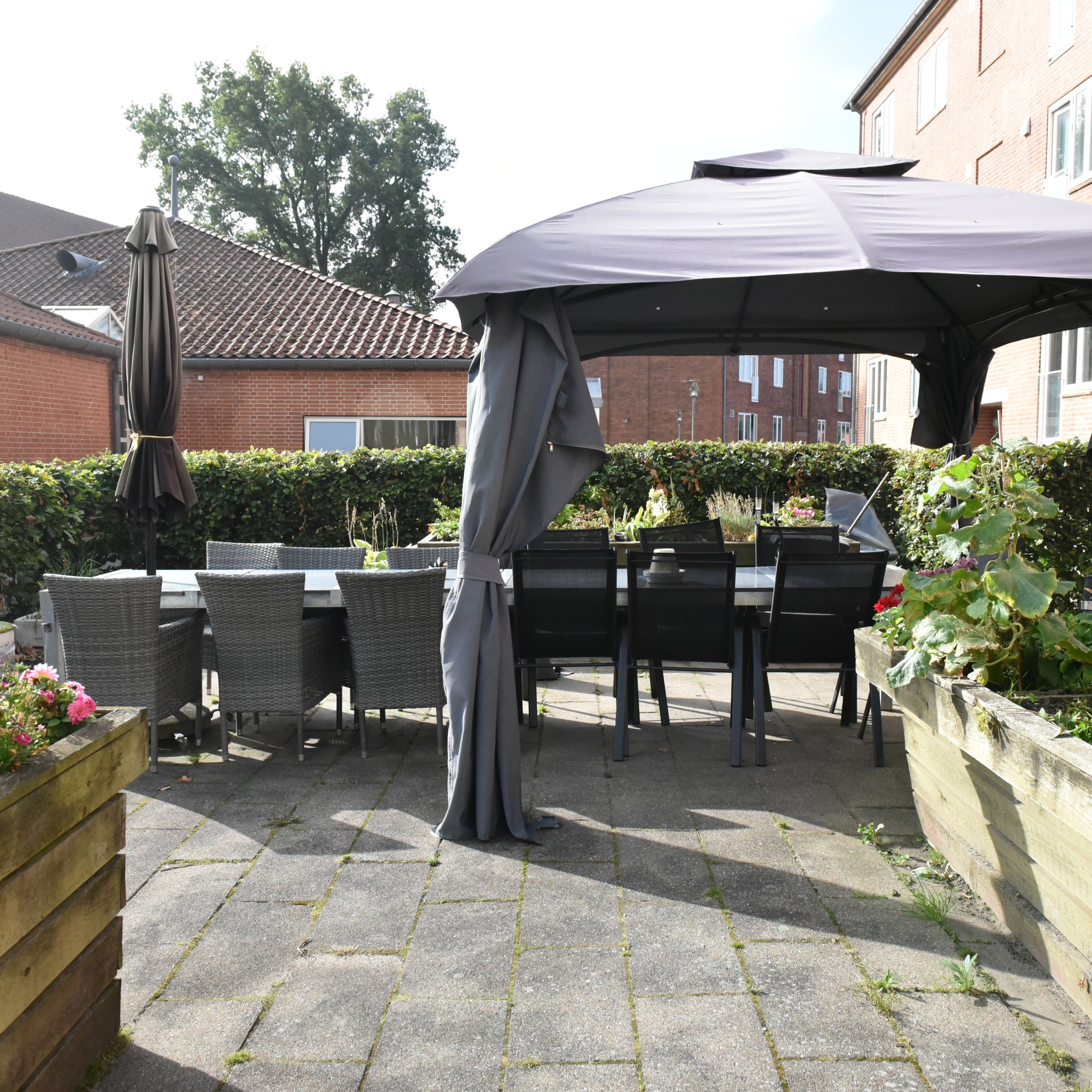 Bakkegårdens terrasse og udeareal